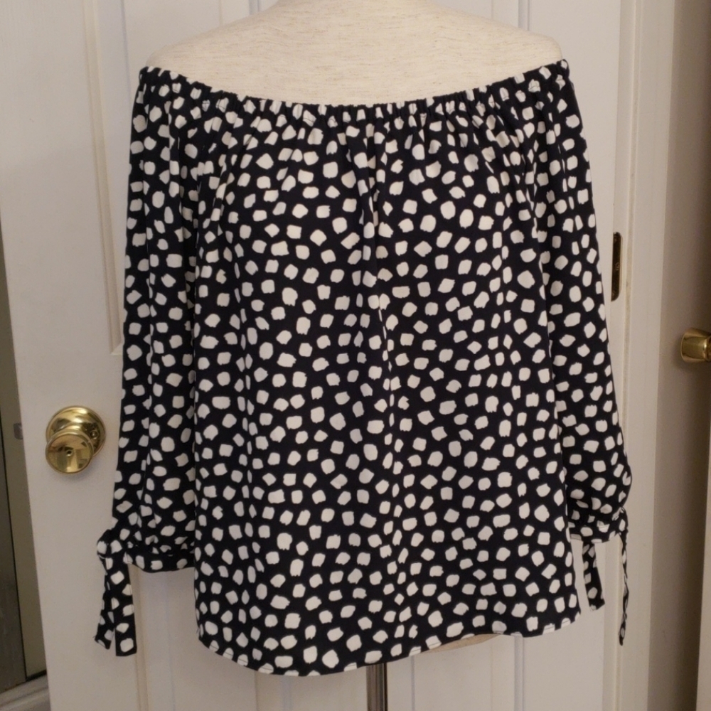 𝅺J. Crew Navy and White Top